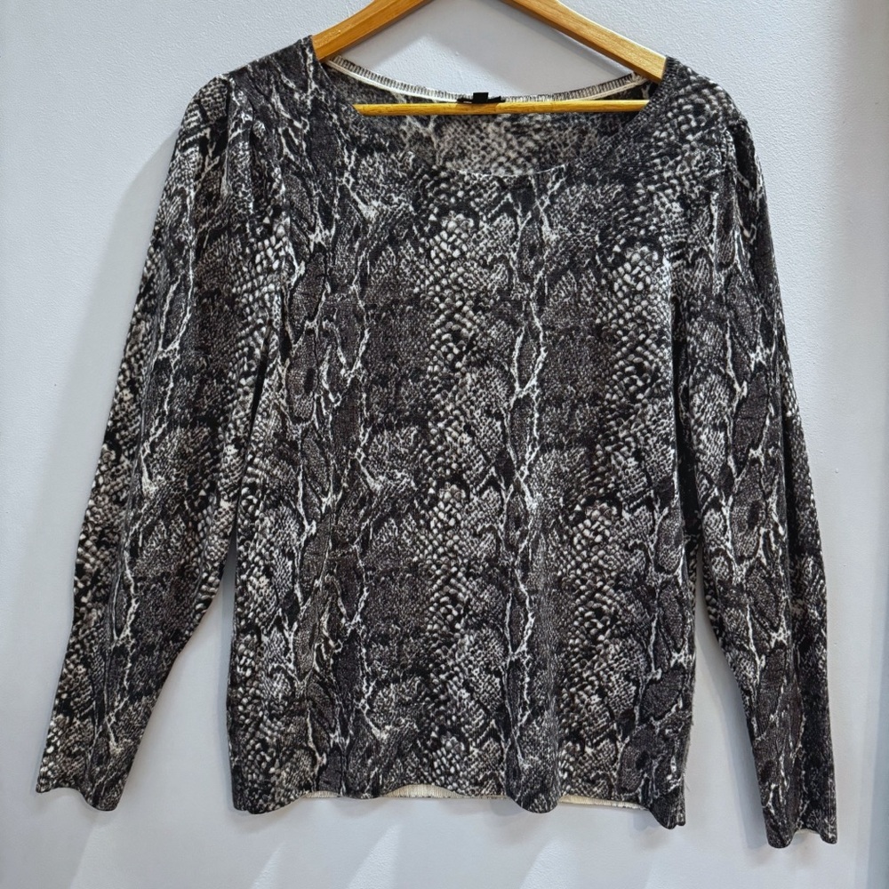 Talbots Gray Snakeskin Print Merino Wool Lightweight Sweater Size Petite M  Chic